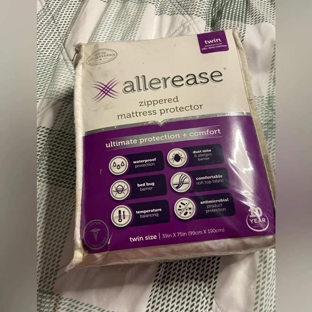 ALLER-EASE White Zippered MATTRESS Protector